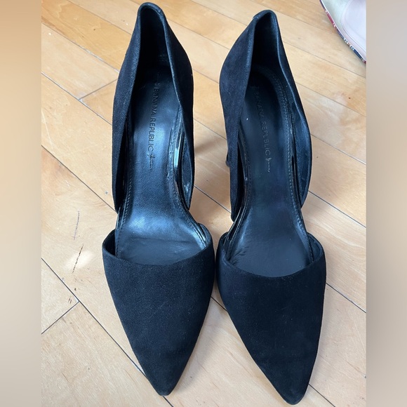 Banana Republic Adelia D’Orsay Suede Pump - Picture 2 of 8